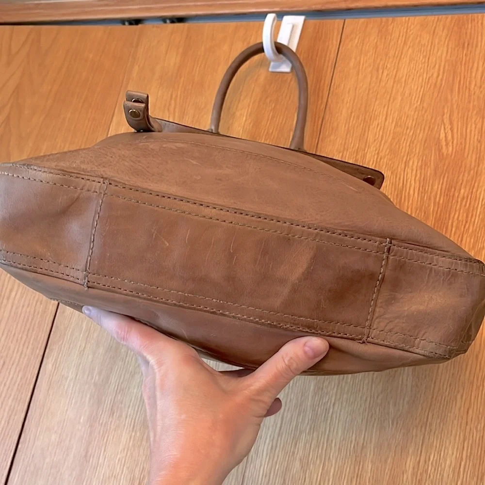Frye Melissa Large Top Zip Hobo Bag purse distressed leather in Dark Taupe VGUC